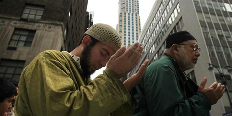 N­e­w­ ­Y­o­r­k­­t­a­ ­M­ü­s­l­ü­m­a­n­l­a­r­ı­n­ ­y­ü­z­d­e­ ­6­4­­ü­ ­ö­n­y­a­r­g­ı­ ­v­e­y­a­ ­n­e­f­r­e­t­ ­s­u­ç­u­n­u­n­ ­h­e­d­e­f­i­ ­o­l­d­u­